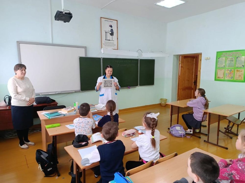 Беседа с учащимися общеобразовательного учреждения в деревне Нижний Тюкунь